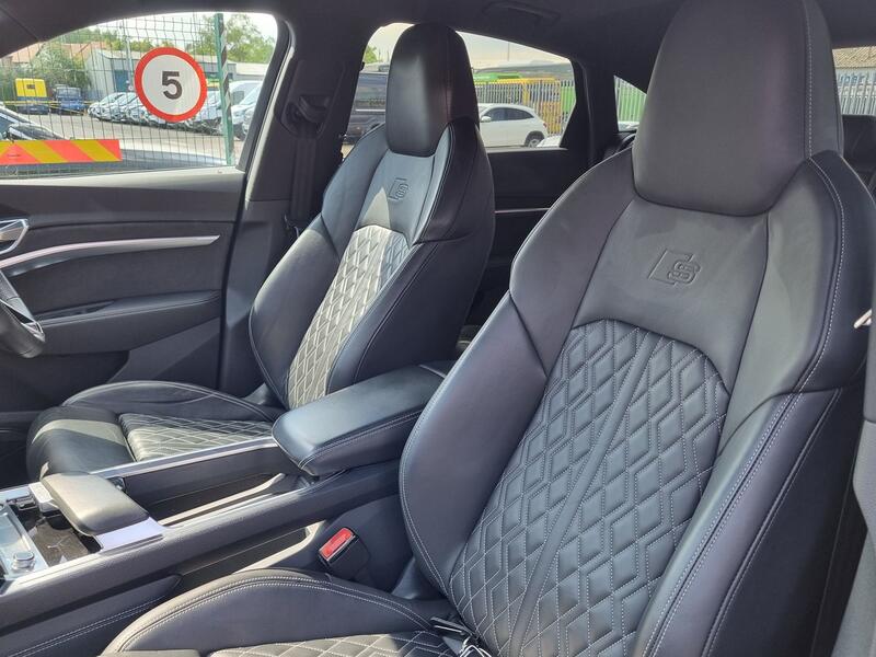 AUDI E-TRON