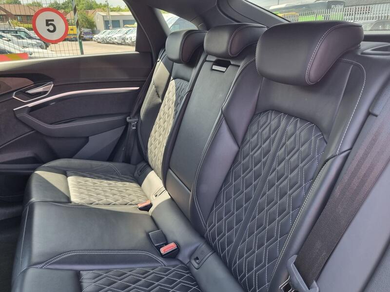 AUDI E-TRON