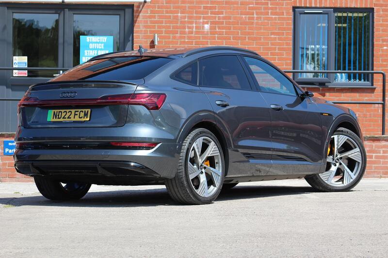 AUDI E-TRON